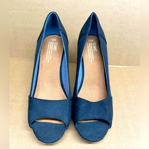 Brand new TOMS black wedge Peek toe